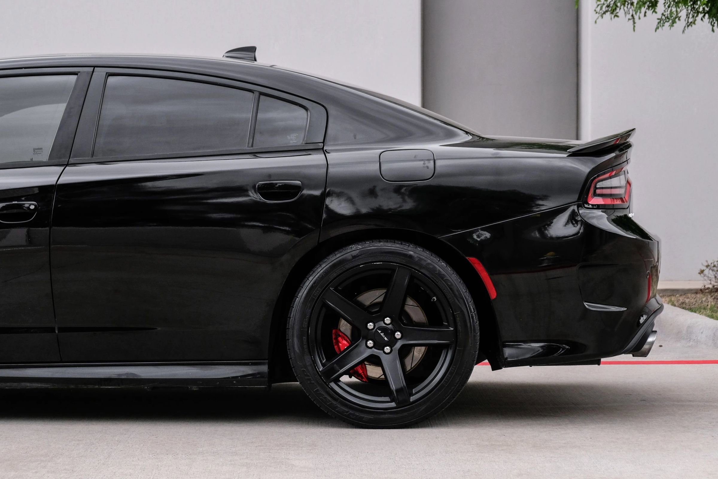 Used 2018 Dodge Charger SRT w/ Harman/Kardon Audio Group RWD image 11