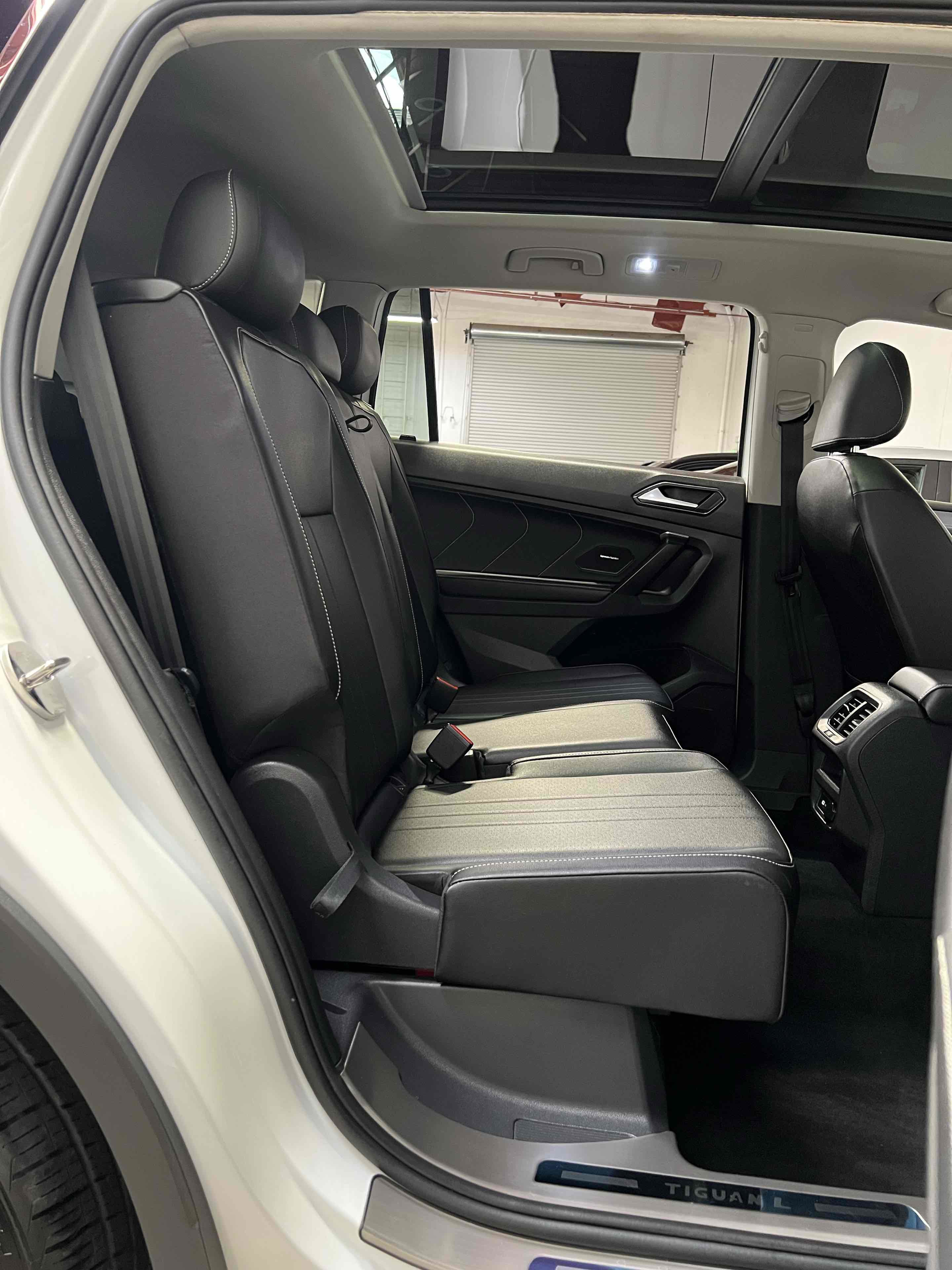 Used 2023 Volkswagen Tiguan SE w/ Panoramic Sunroof Package image 36