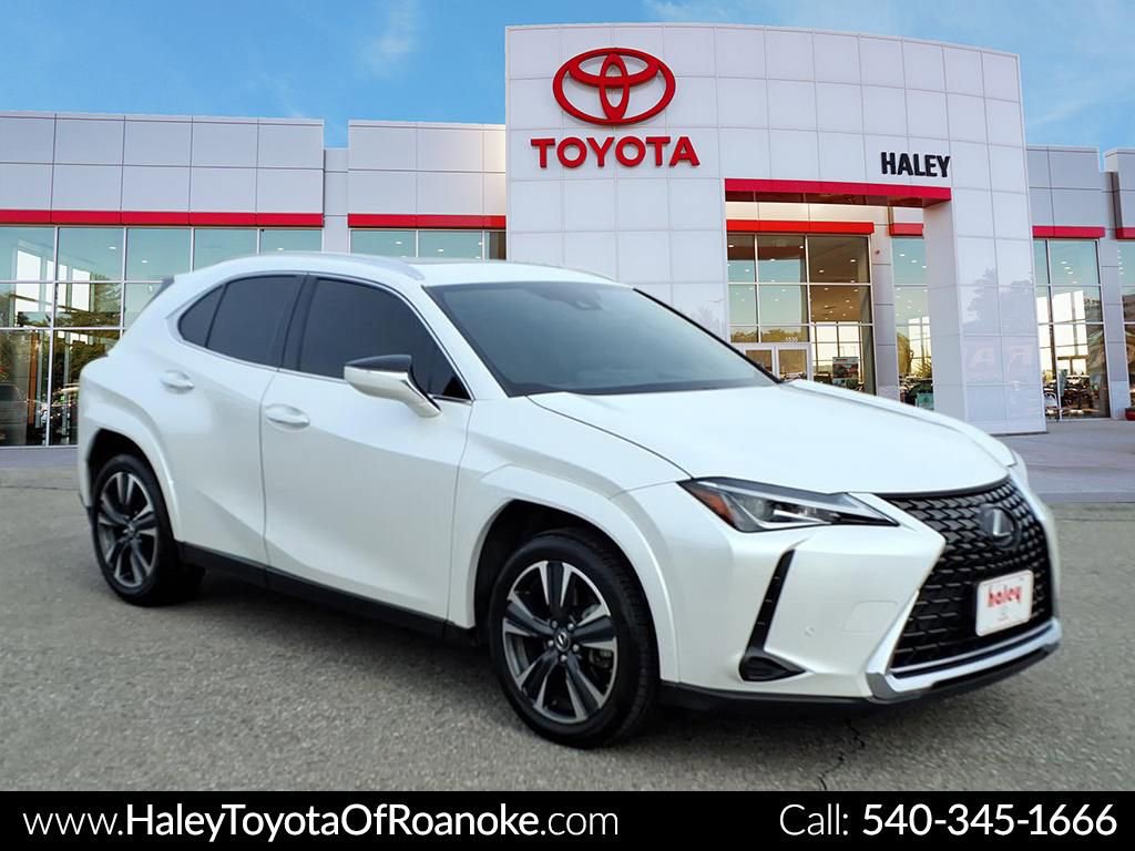 Used 2022 Lexus UX 200 w/ Premium Package image 1