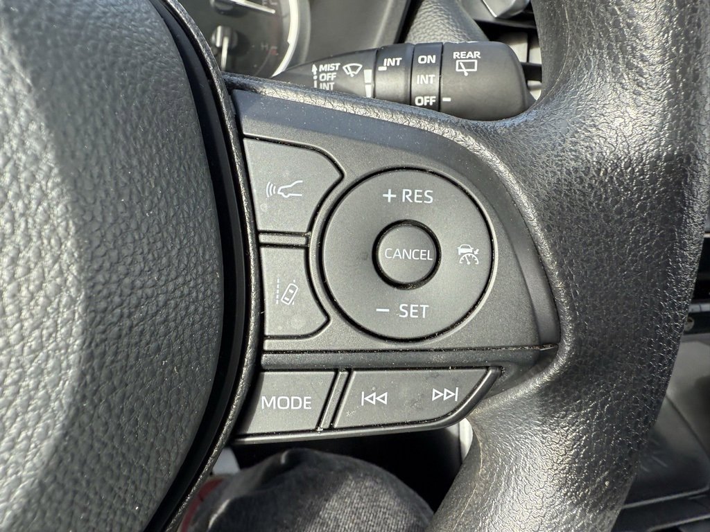 Used 2025 Toyota RAV4 XLE image 20