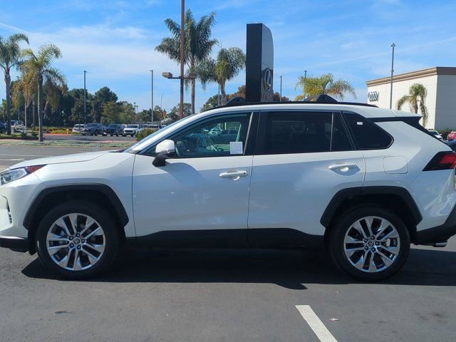 Used 2021 Toyota RAV4 XLE Premium image 9