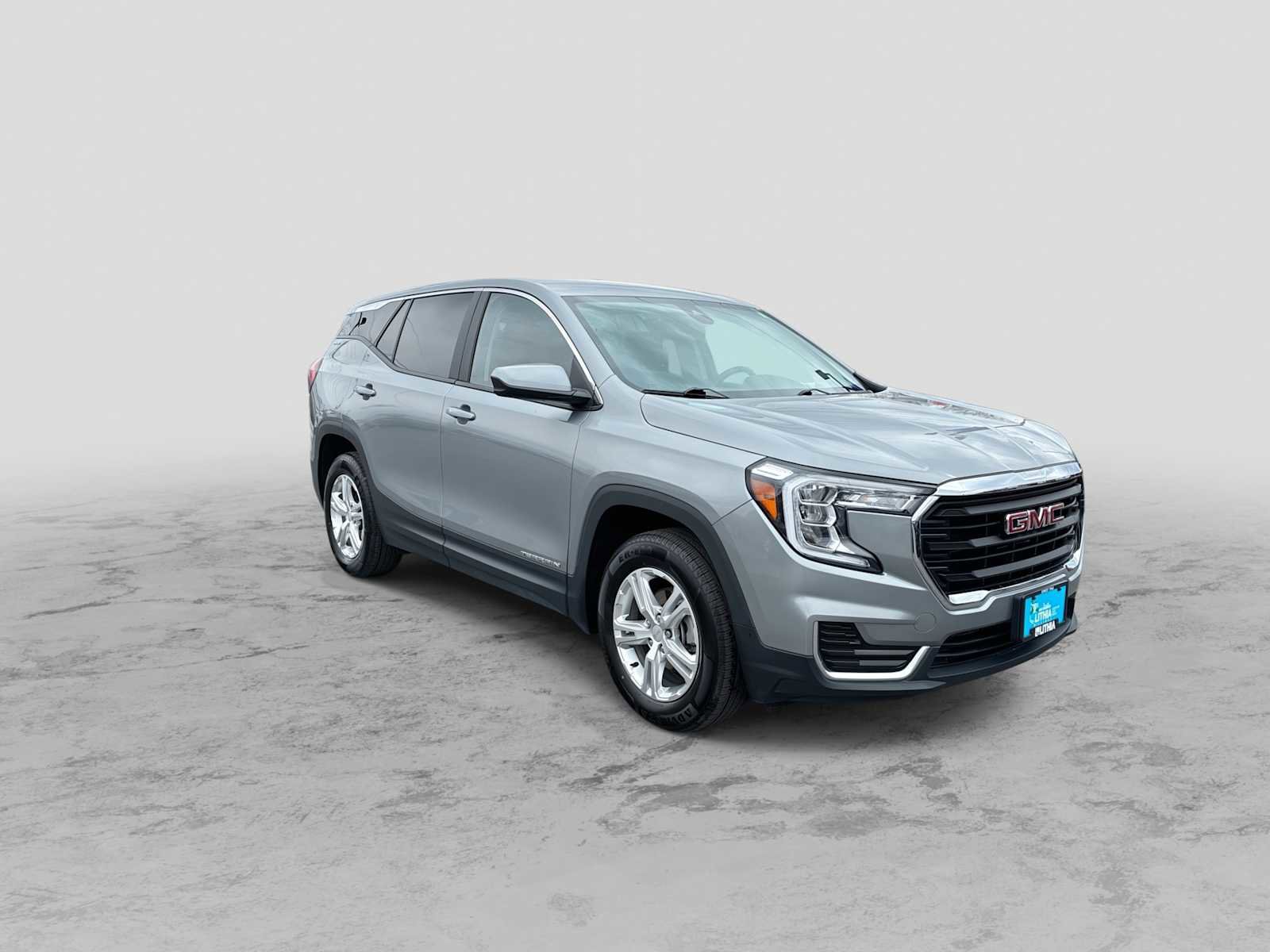 Used 2024 GMC Terrain SLE image 2