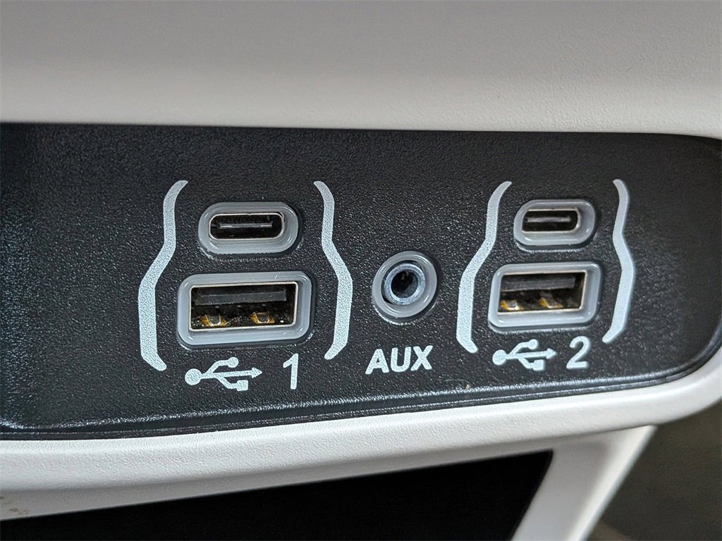 Used 2024 Chrysler Pacifica Touring-L image 23