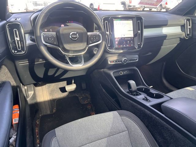 Used 2024 Volvo XC40 B5 Core image 12