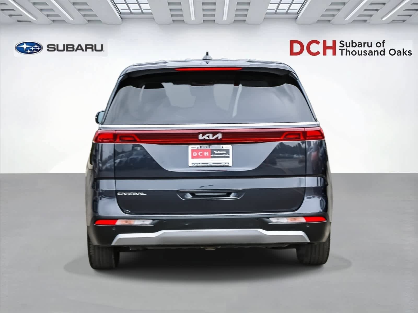 Used 2023 Kia Carnival LX FWD image 5