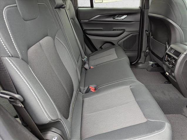 Used 2025 Jeep Grand Cherokee Laredo image 29