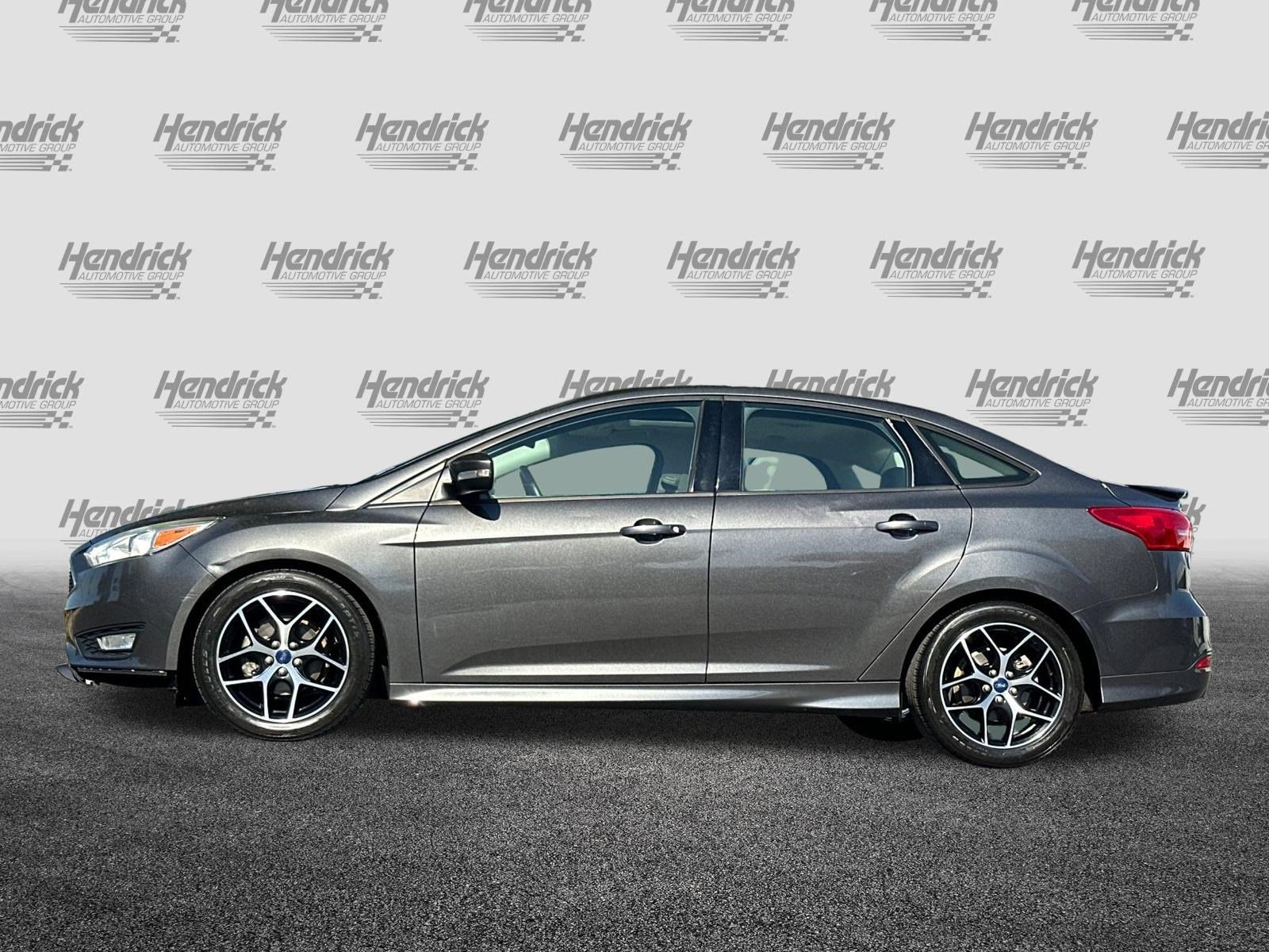 Used 2015 Ford Focus SE w/ SE Sport Package FWD image 8