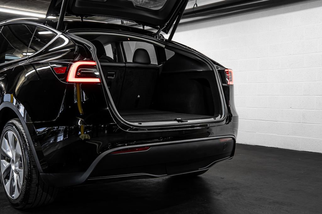 Used 2023 Tesla Model Y Long Range image 17