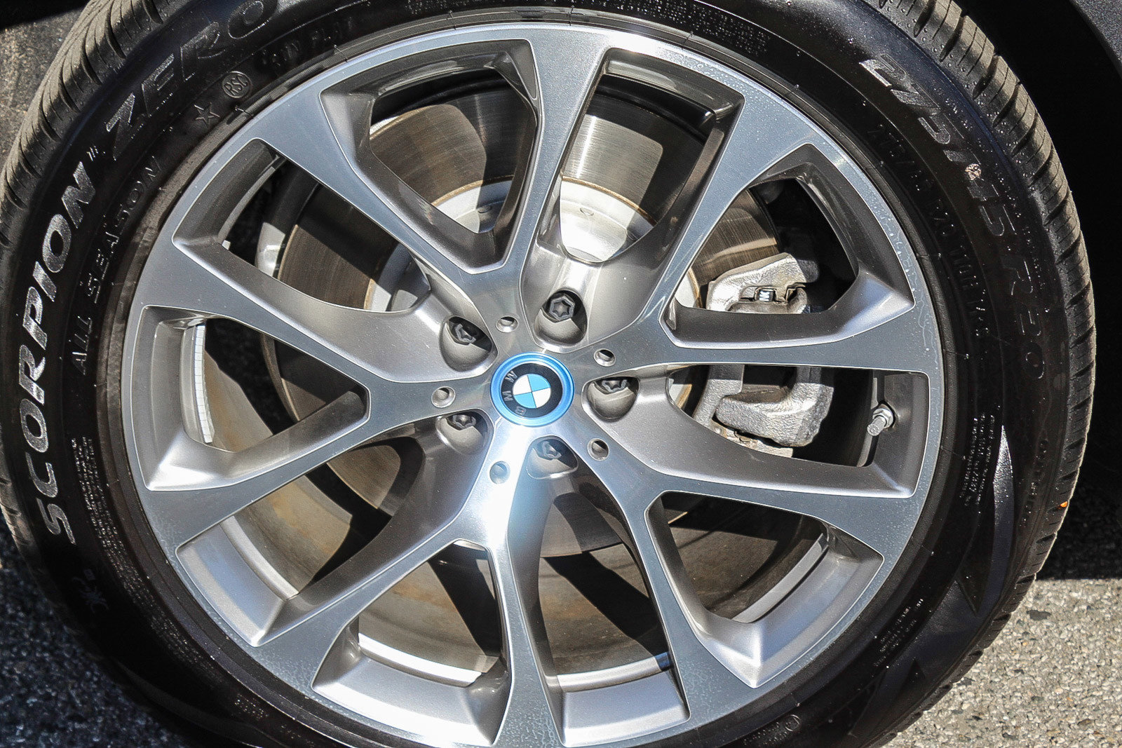 Used 2025 BMW X5 xDrive50e image 11