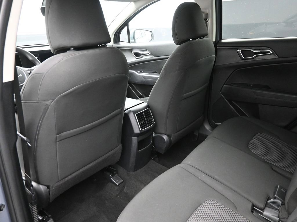 Used 2025 Kia Sportage LX image 2