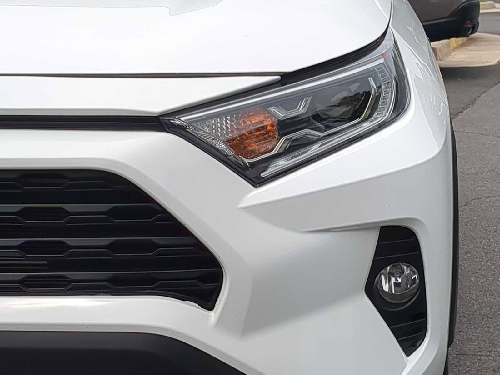 Used 2020 Toyota RAV4 XLE image 11