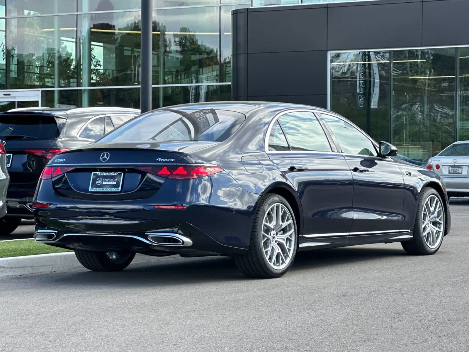 New 2027 Mercedes-Benz S 580 4MATIC Sedan image 3