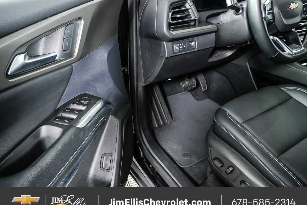 Used 2025 Chevrolet Traverse LT FWD image 7