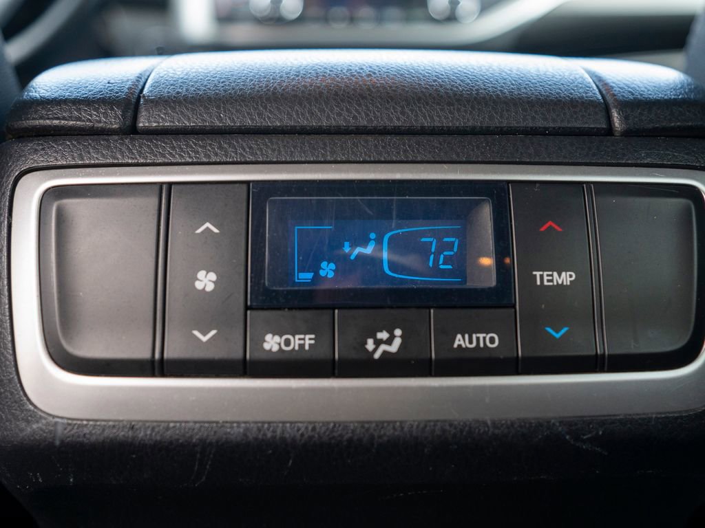 Used 2017 Toyota Highlander SE image 40