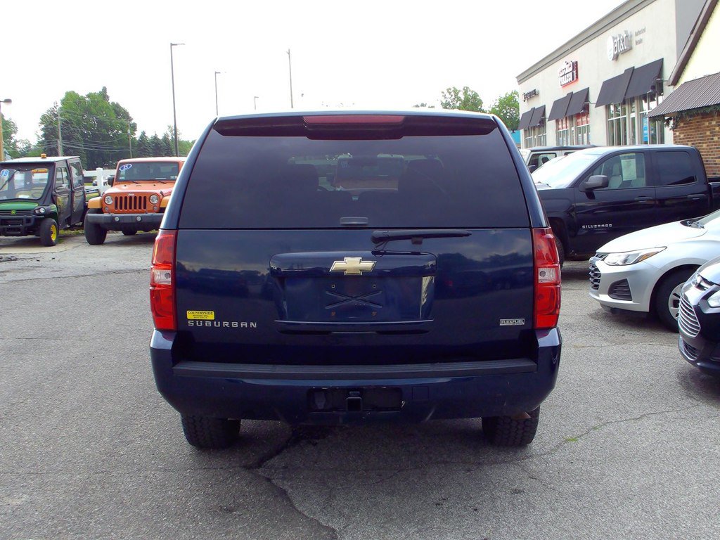 Used 2009 Chevrolet Suburban LS w/ Skid Plate Package AWD/4WD image 3