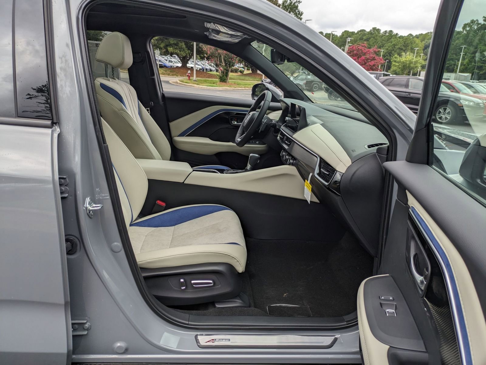 Certified 2025 Acura ADX A-Spec image 27