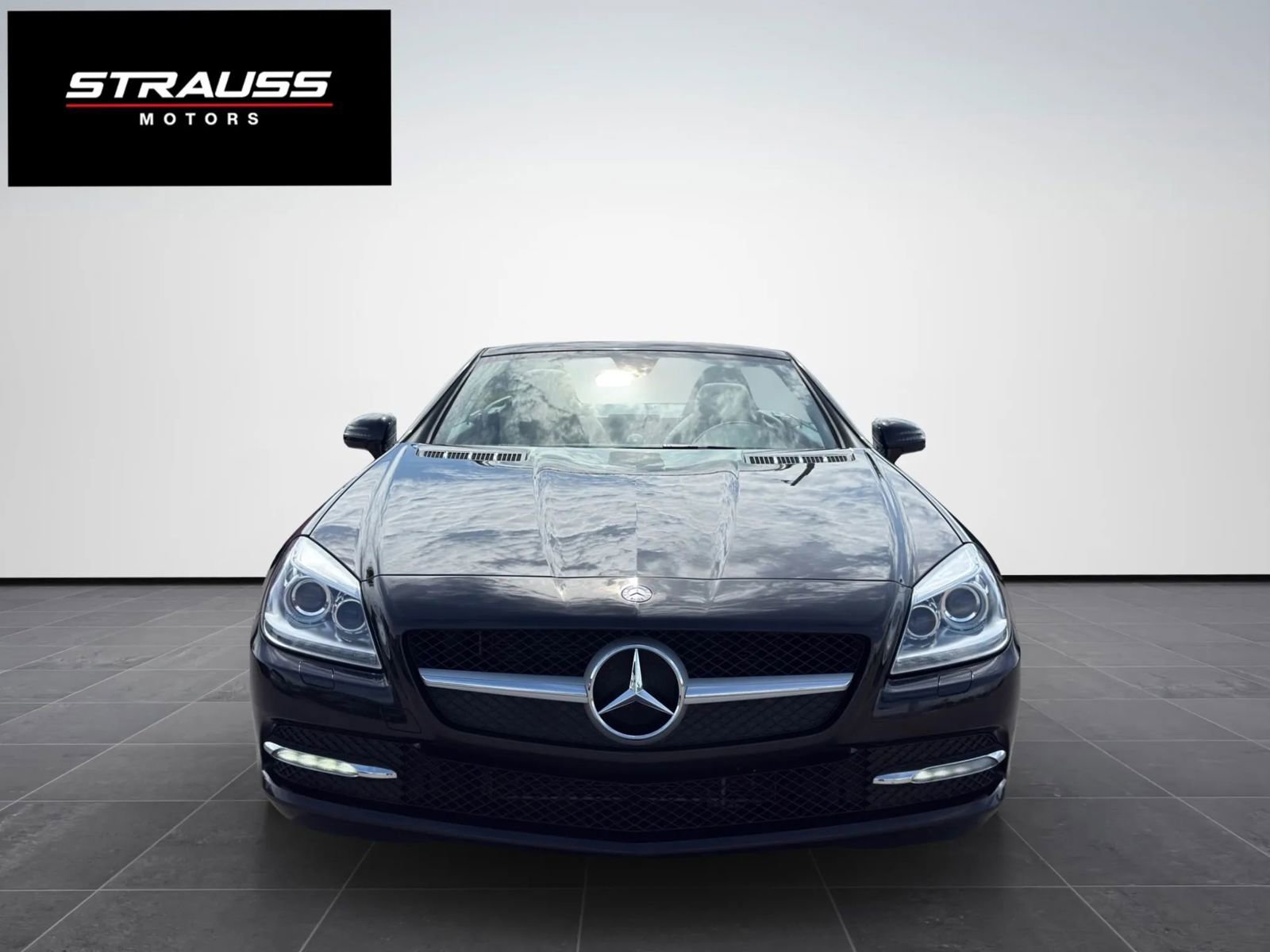 Used 2012 Mercedes-Benz SLK 350 image 4