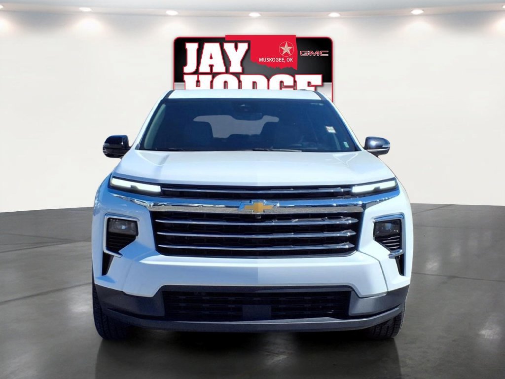 Used 2026 Chevrolet Traverse LT w/ Driver Confidence Package FWD image 2