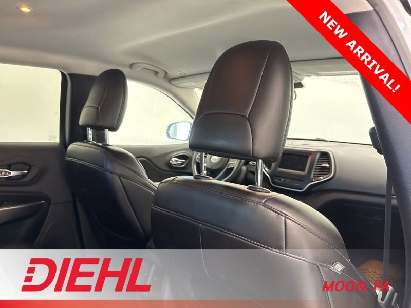 Used 2019 Jeep Cherokee Latitude Plus w/ Cold Weather Group AWD/4WD image 12