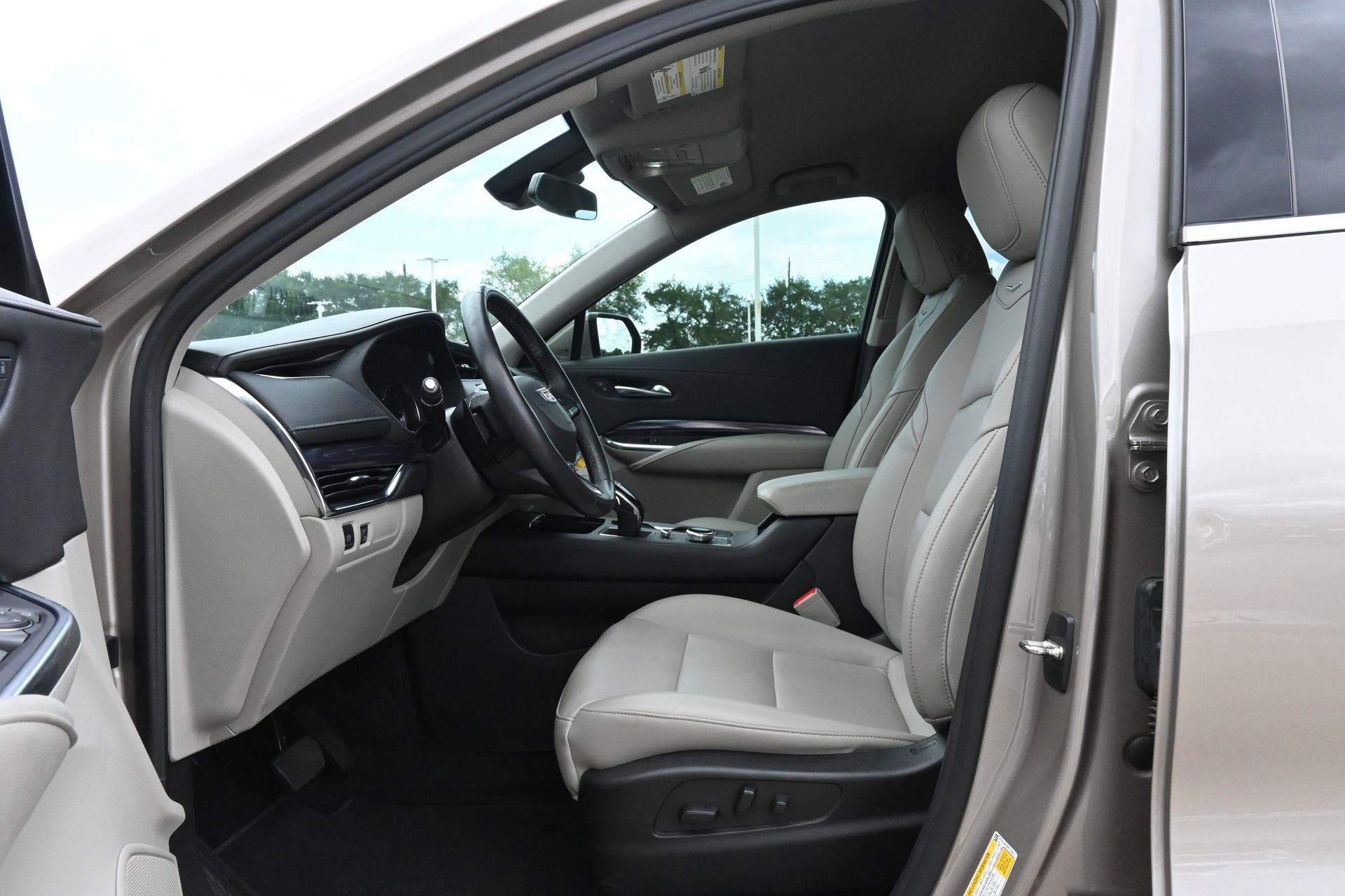 Certified 2023 Cadillac XT4 Luxury FWD image 18