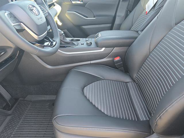 New 2026 Toyota Highlander XSE image 9