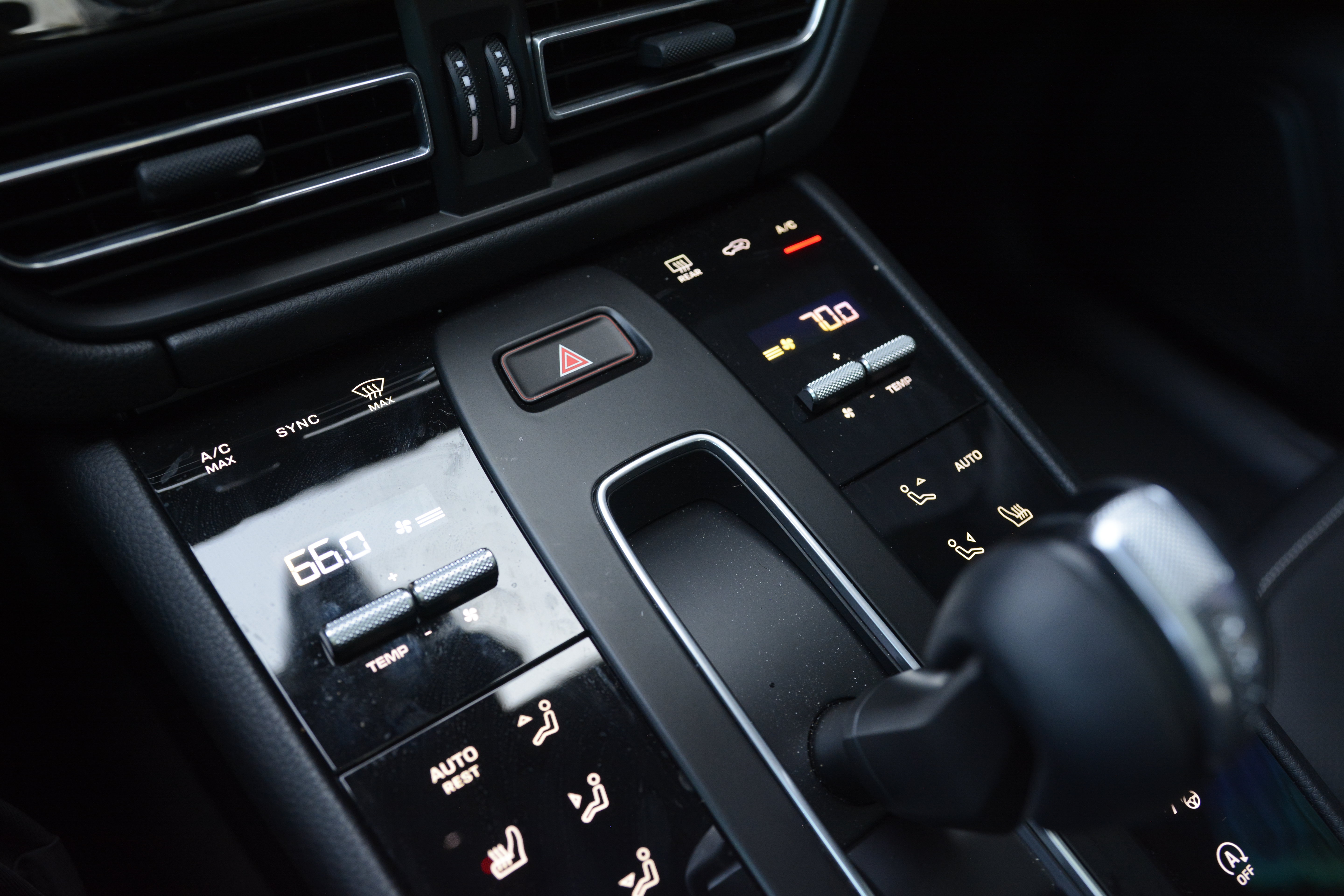 Certified 2026 Porsche Macan Turbo AWD/4WD image 15