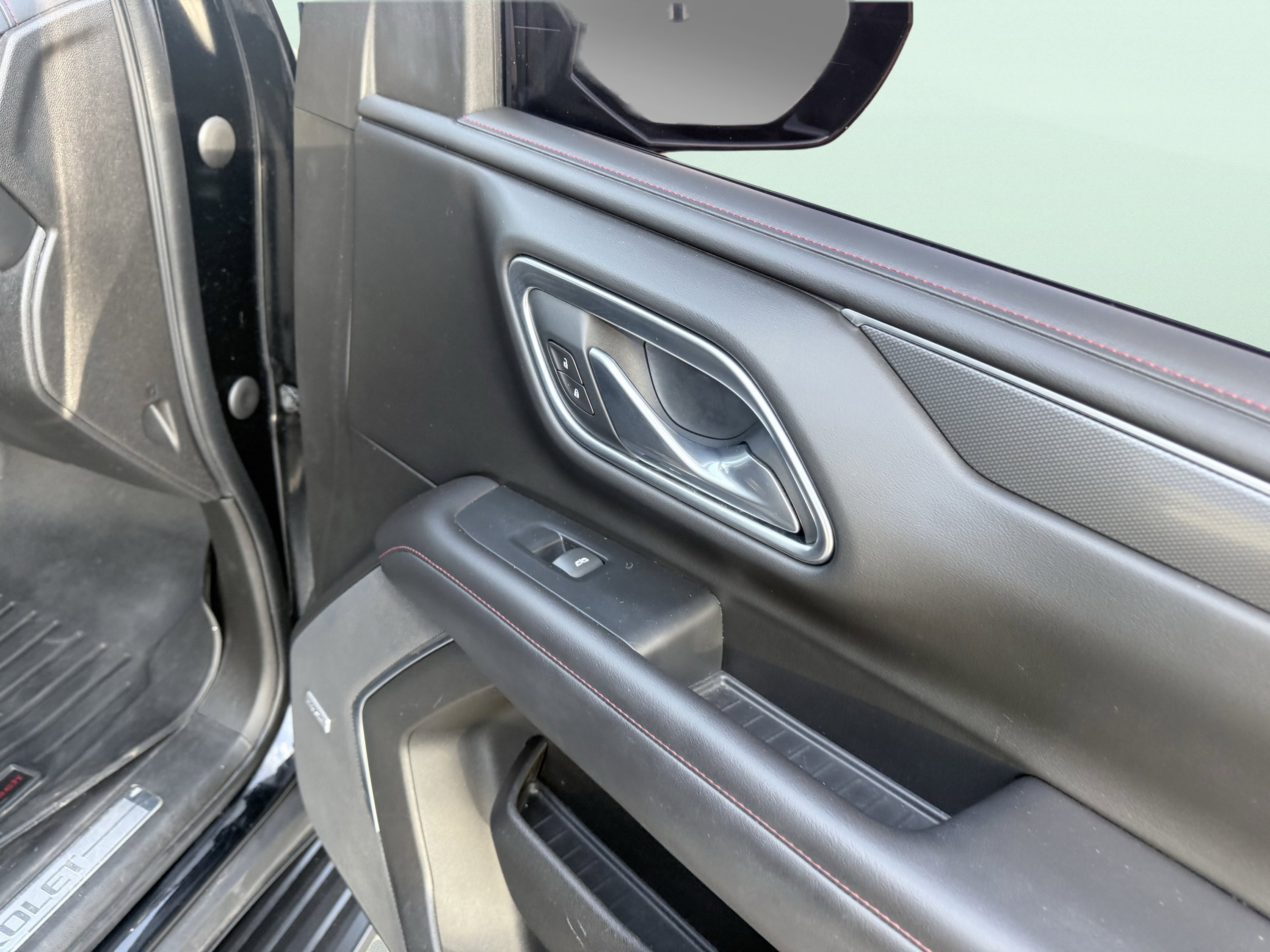 Used 2021 Chevrolet Suburban RST w/ Luxury Package image 32