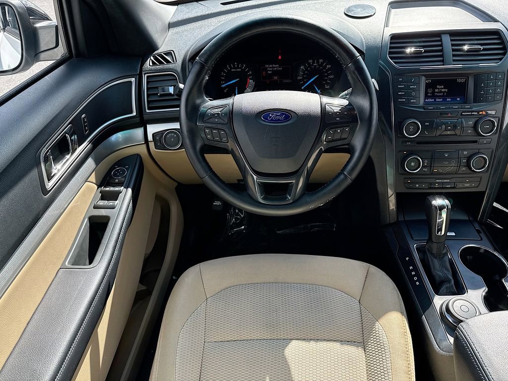 Used 2016 Ford Explorer XLT image 18