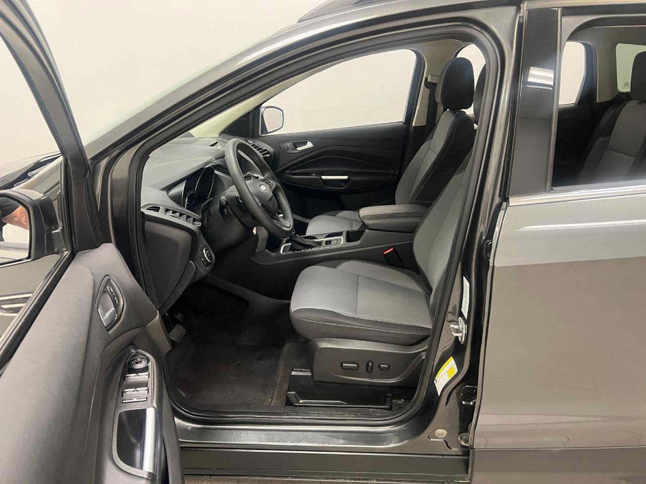 Used 2017 Ford Escape SE w/ Equipment Group 201A FWD image 22