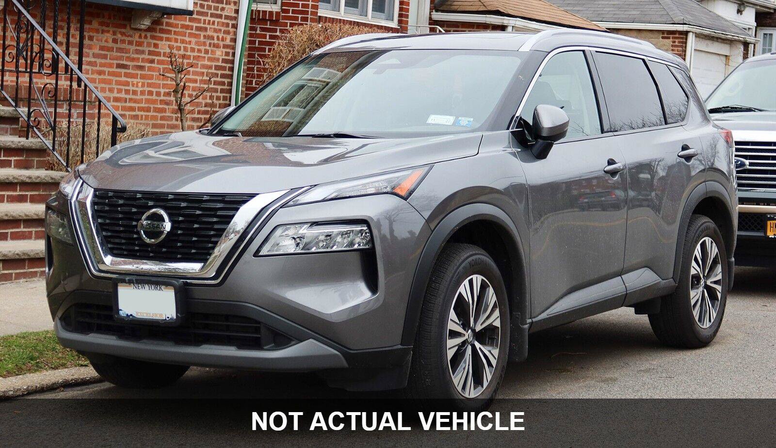Used 2024 Nissan Rogue S FWD image 3