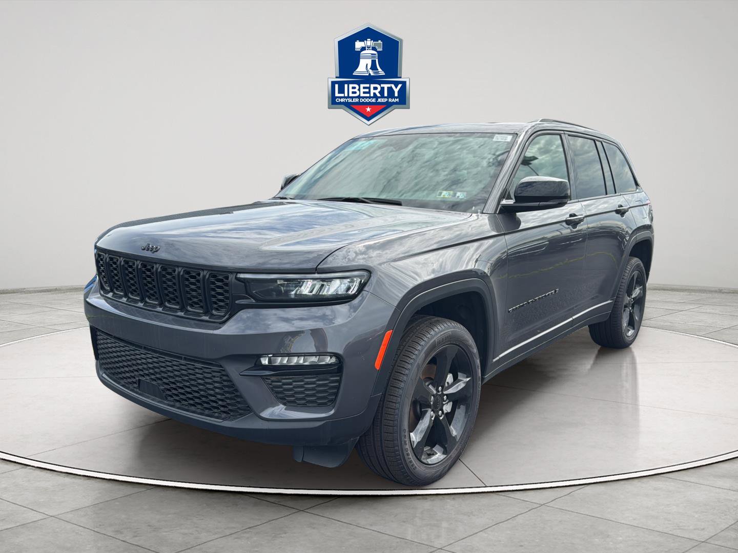 New 2025 Jeep Grand Cherokee Limited w/ Black Appearance Package AWD/4WD image 3