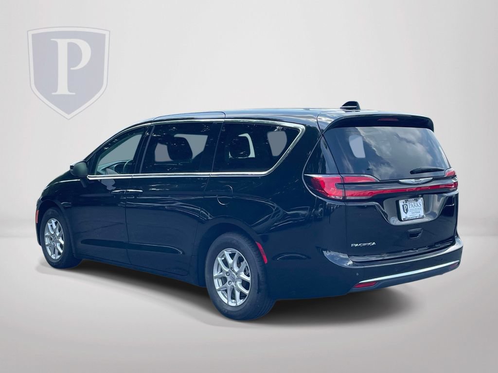 Certified 2024 Chrysler Pacifica Touring-L FWD image 6