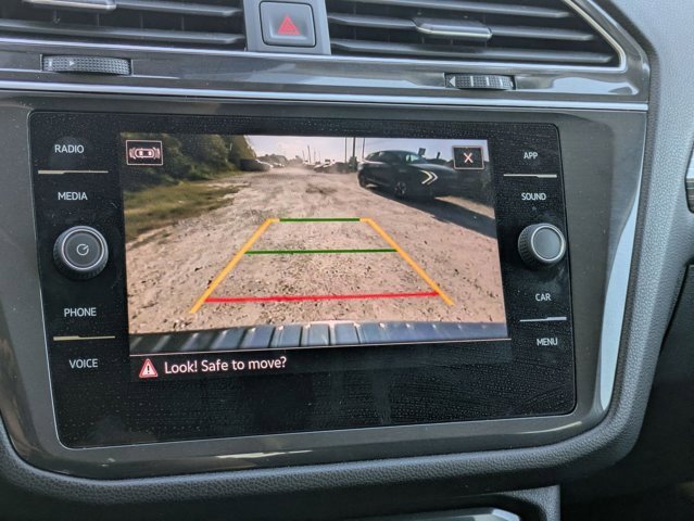 Used 2024 Volkswagen Tiguan SE image 9