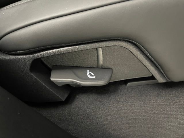 Used 2025 Porsche Cayenne image 25