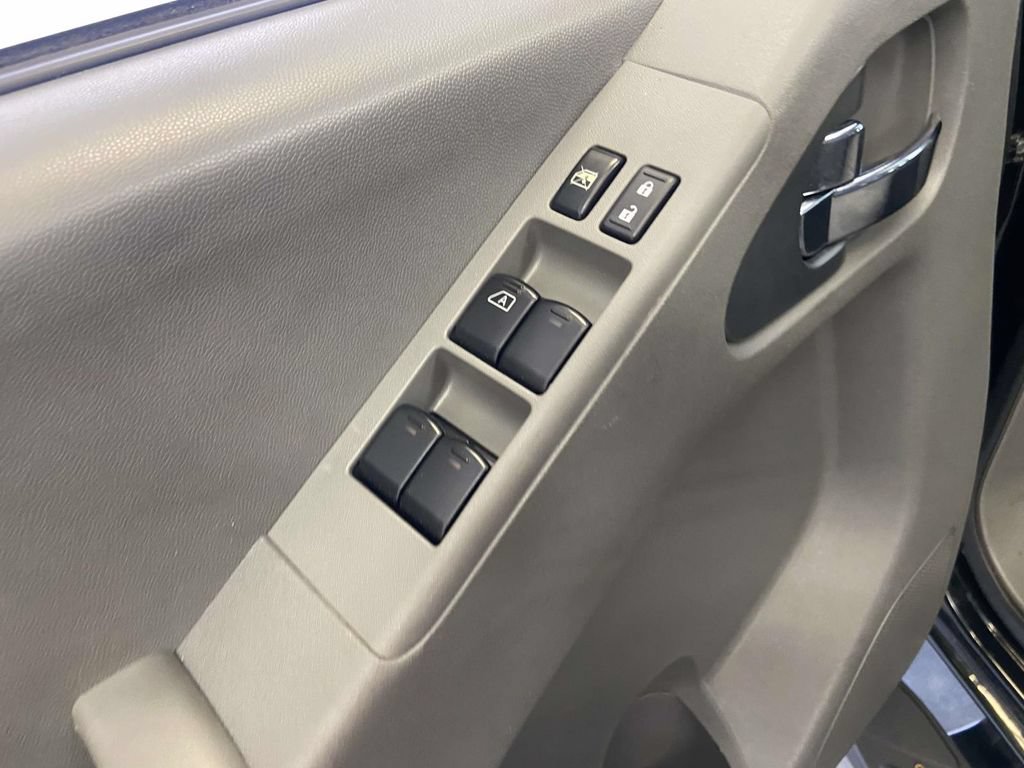 Used 2021 Nissan Frontier SV w/ Midnight Edition Floor Mats AWD/4WD image 18