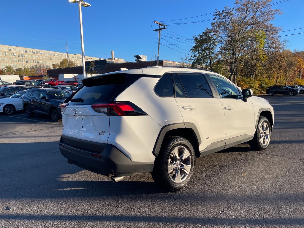 Used 2025 Toyota RAV4 XLE AWD/4WD image 5
