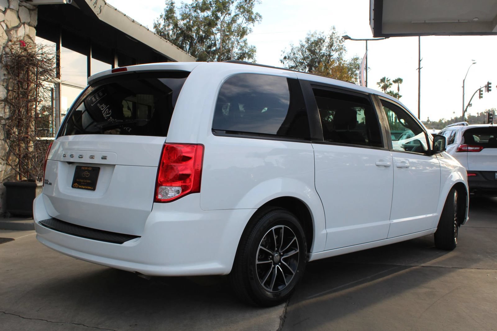 Used 2019 Dodge Grand Caravan SE FWD image 5