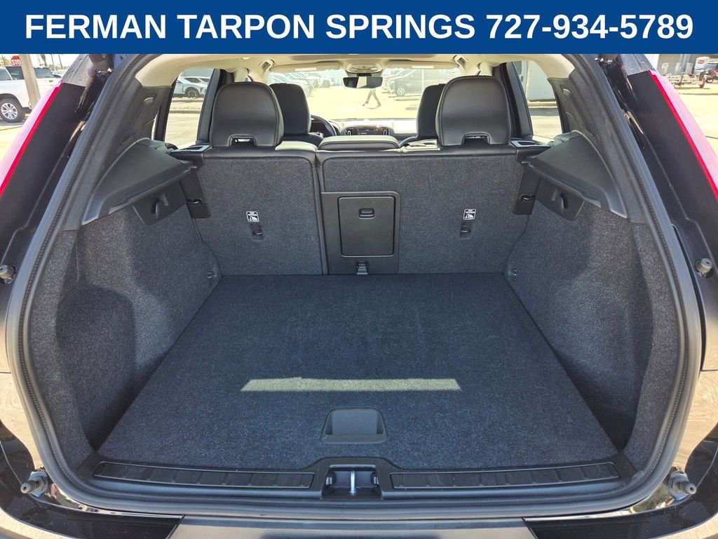 Certified 2025 Volvo XC40 B5 Core image 18