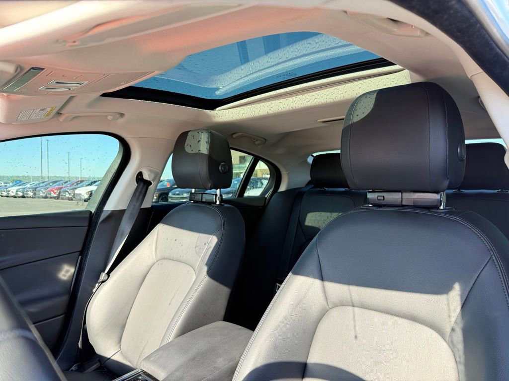 Used 2019 Jaguar XE Premium RWD image 21