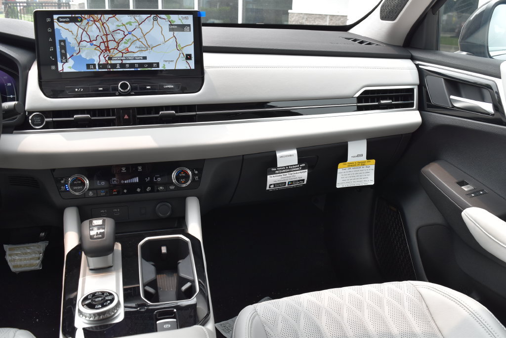 New 2025 Mitsubishi Outlander AWD image 15