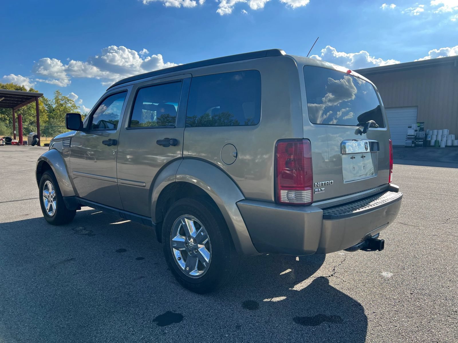 Used 2007 Dodge Nitro SLT RWD image 3