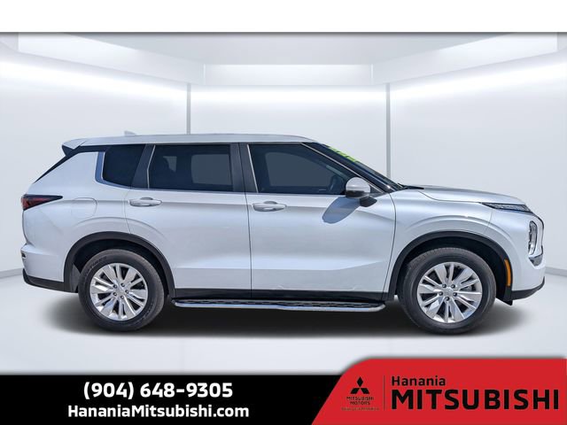 Used 2025 Mitsubishi Outlander ES image 2