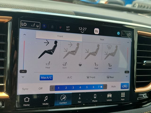 New 2027 Chrysler Pacifica Pinnacle w/ Theater Group FWD image 21
