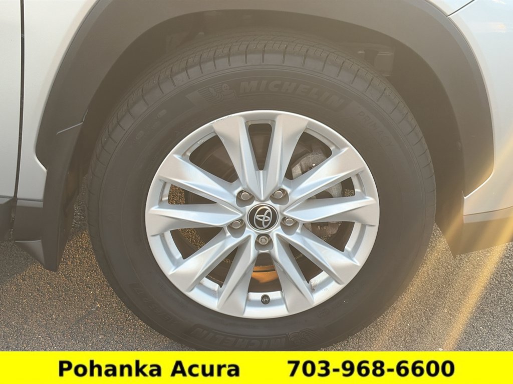 Used 2023 Toyota Corolla Cross LE AWD/4WD image 28