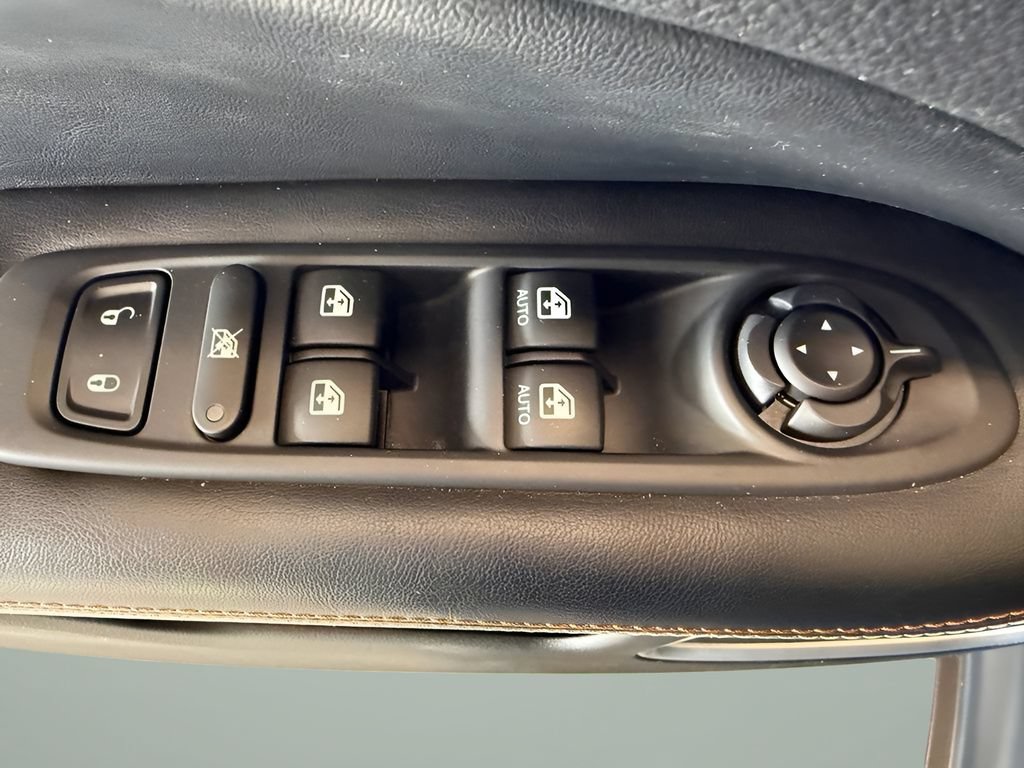 Used 2018 Jeep Compass Latitude w/ Popular Equipment Group AWD/4WD image 16
