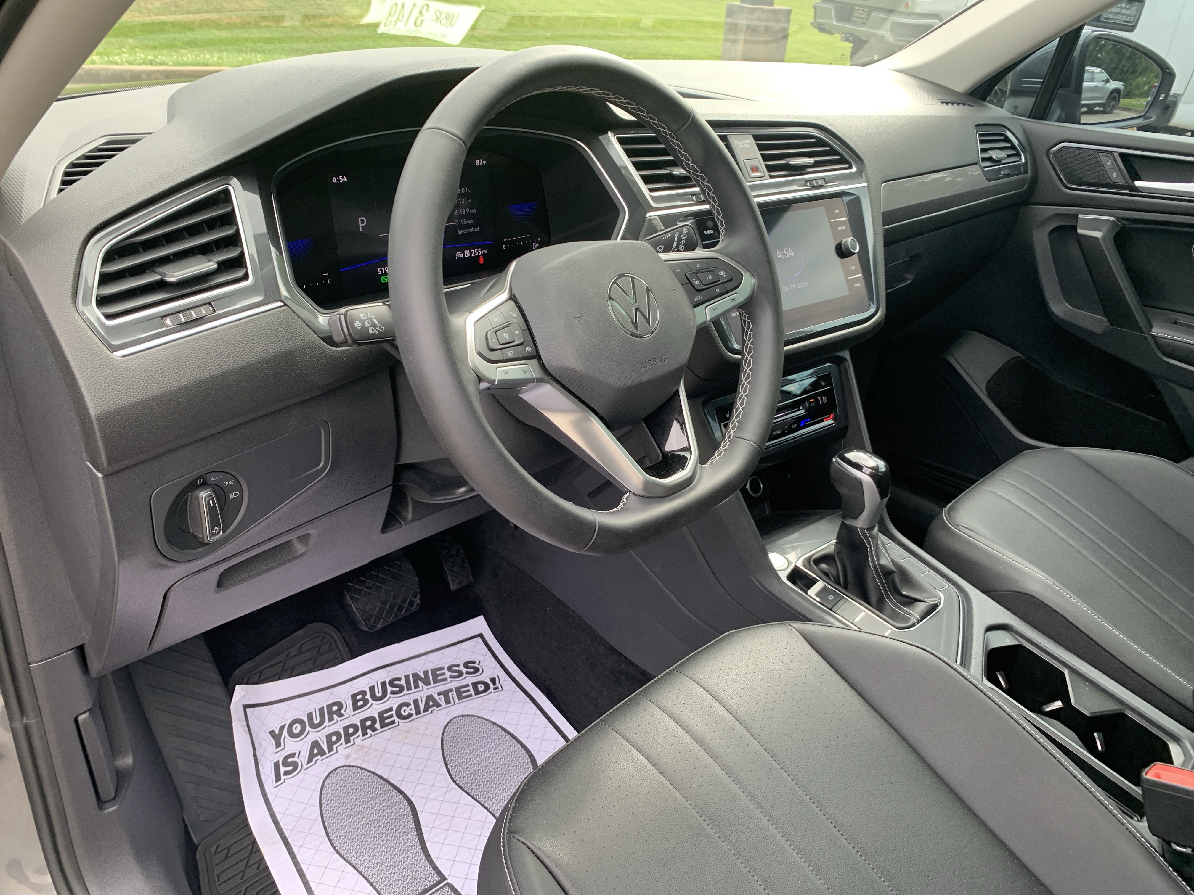 Used 2023 Volkswagen Tiguan SE w/ Panoramic Sunroof Package FWD image 12