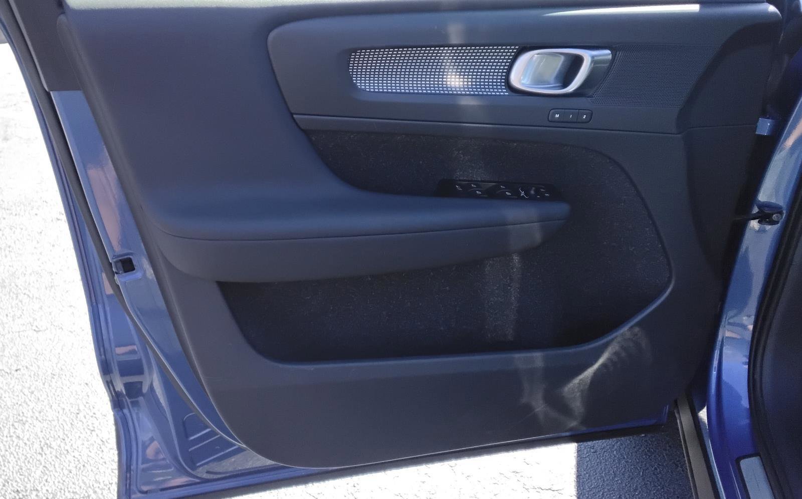 Used 2021 Volvo XC40 P8 Recharge w/ Advanced Package image 15