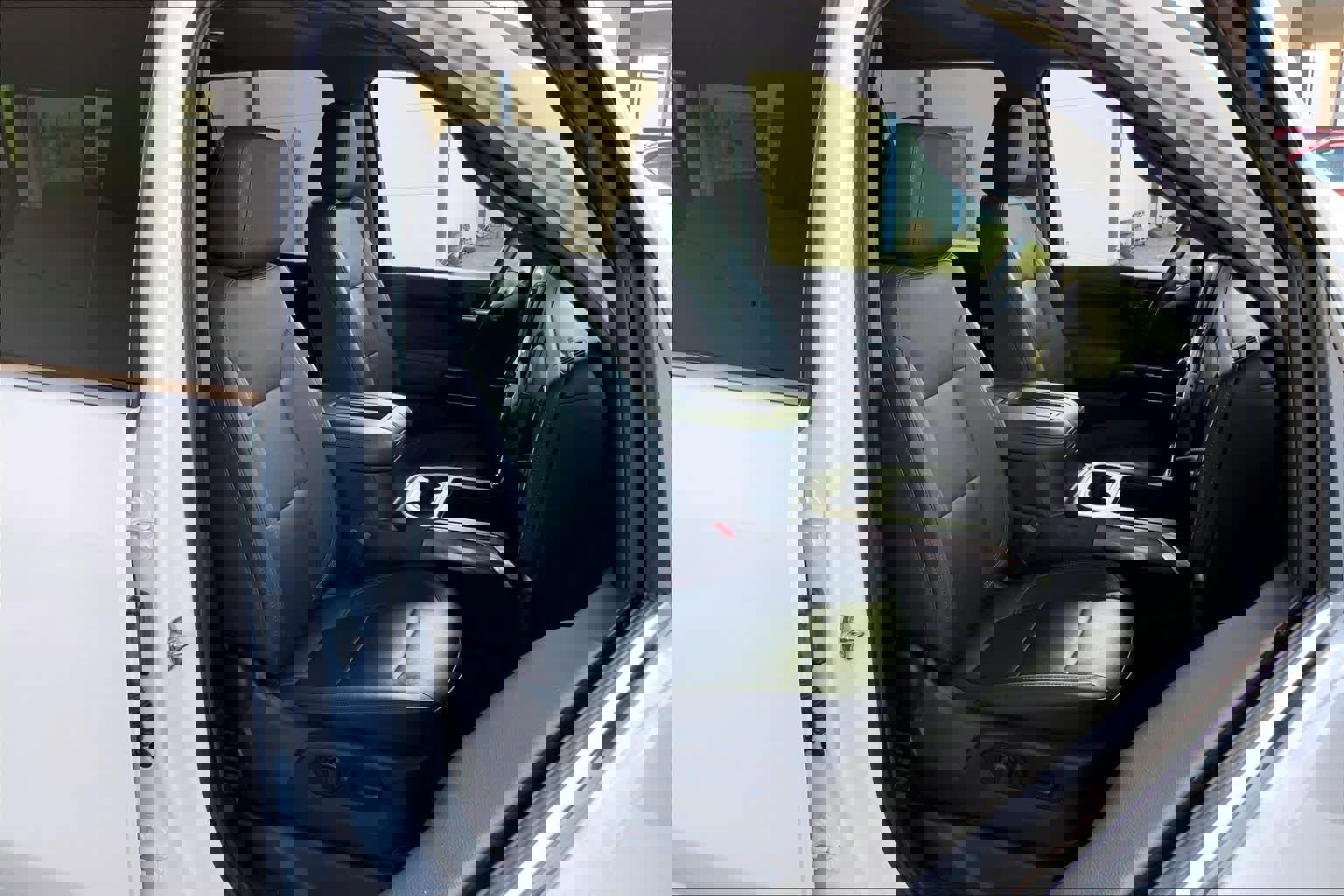 Used 2022 Chevrolet Silverado 3500 LTZ w/ LTZ Plus Package image 9