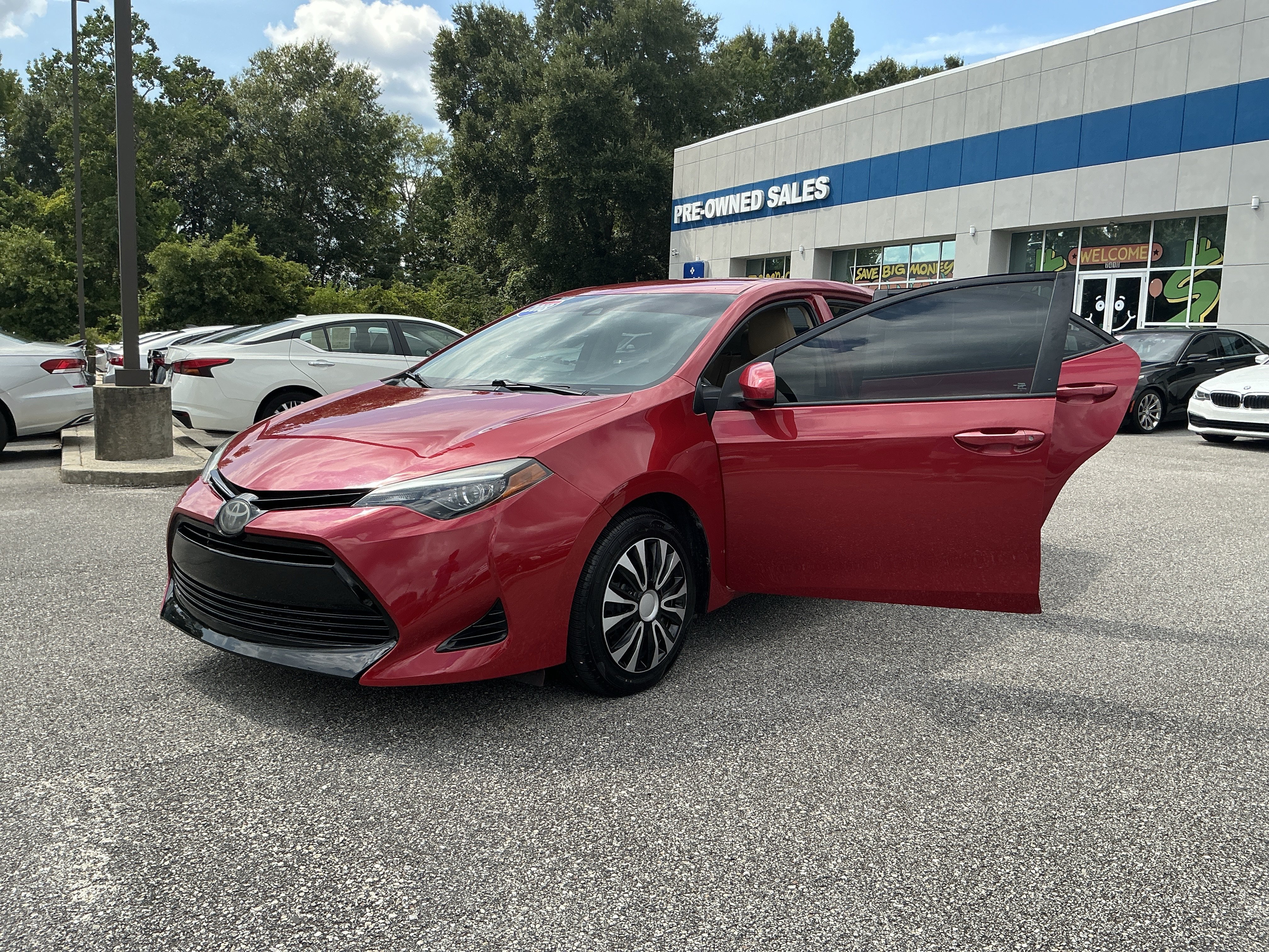 Used 2018 Toyota Corolla LE FWD image 29