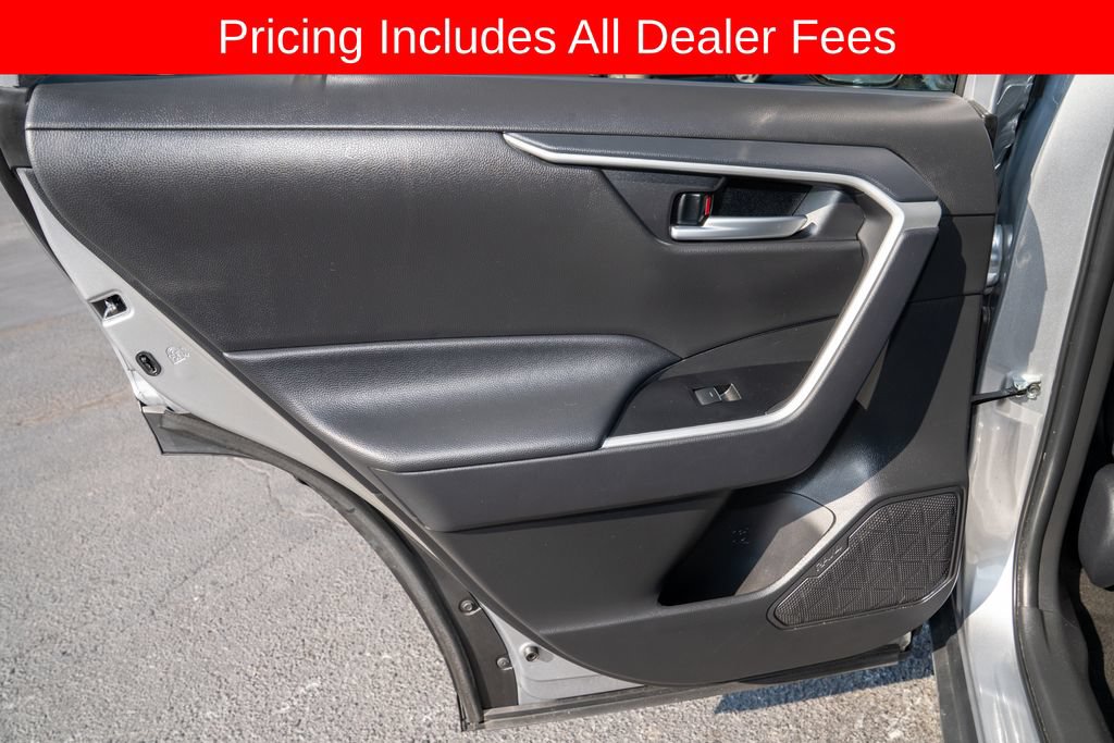 Used 2025 Toyota RAV4 XLE FWD image 9